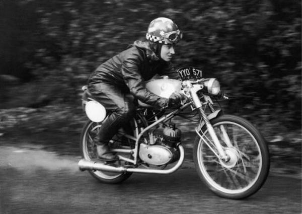 1962 – First female TT racer