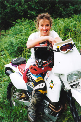 2003 – First British female to compete in the Dakar race