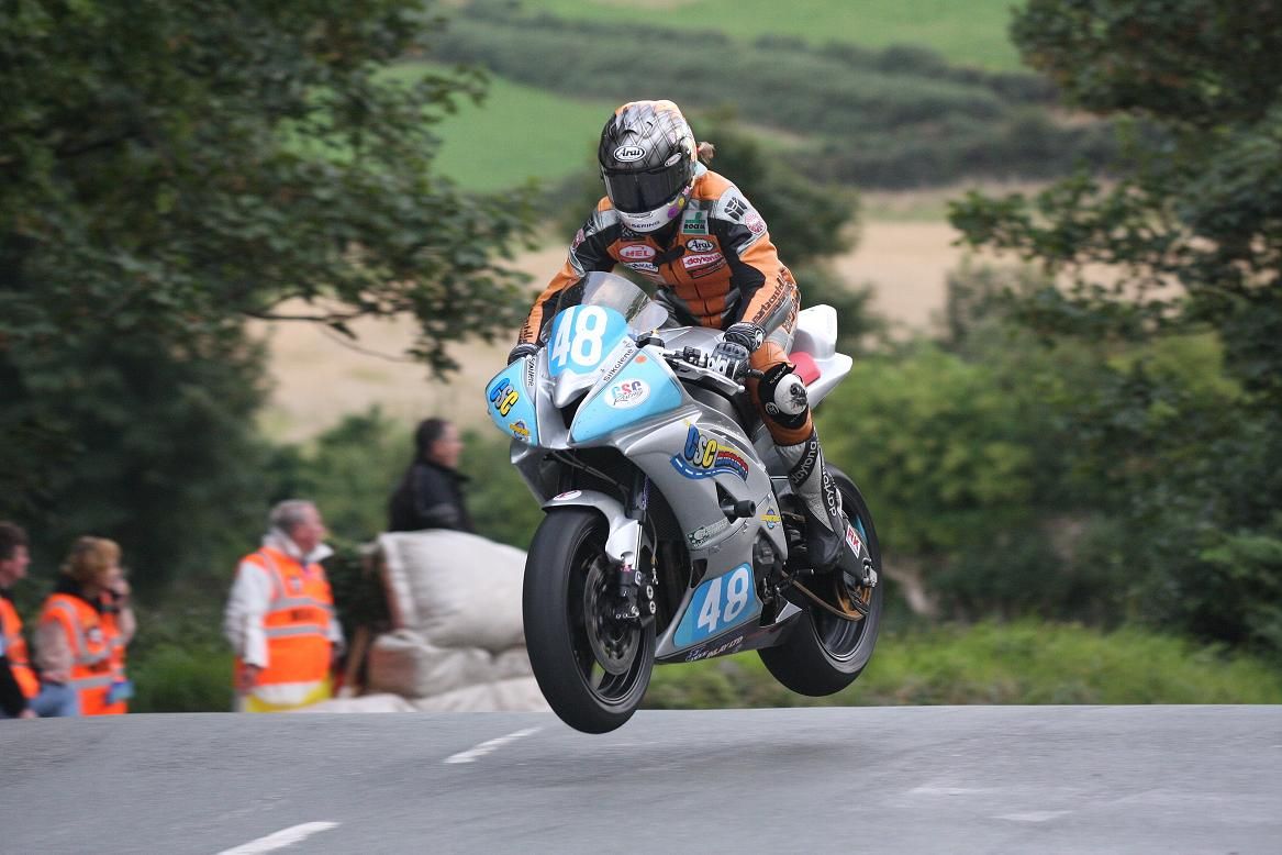 2005 – First solo female on podium at Isle of Man TT